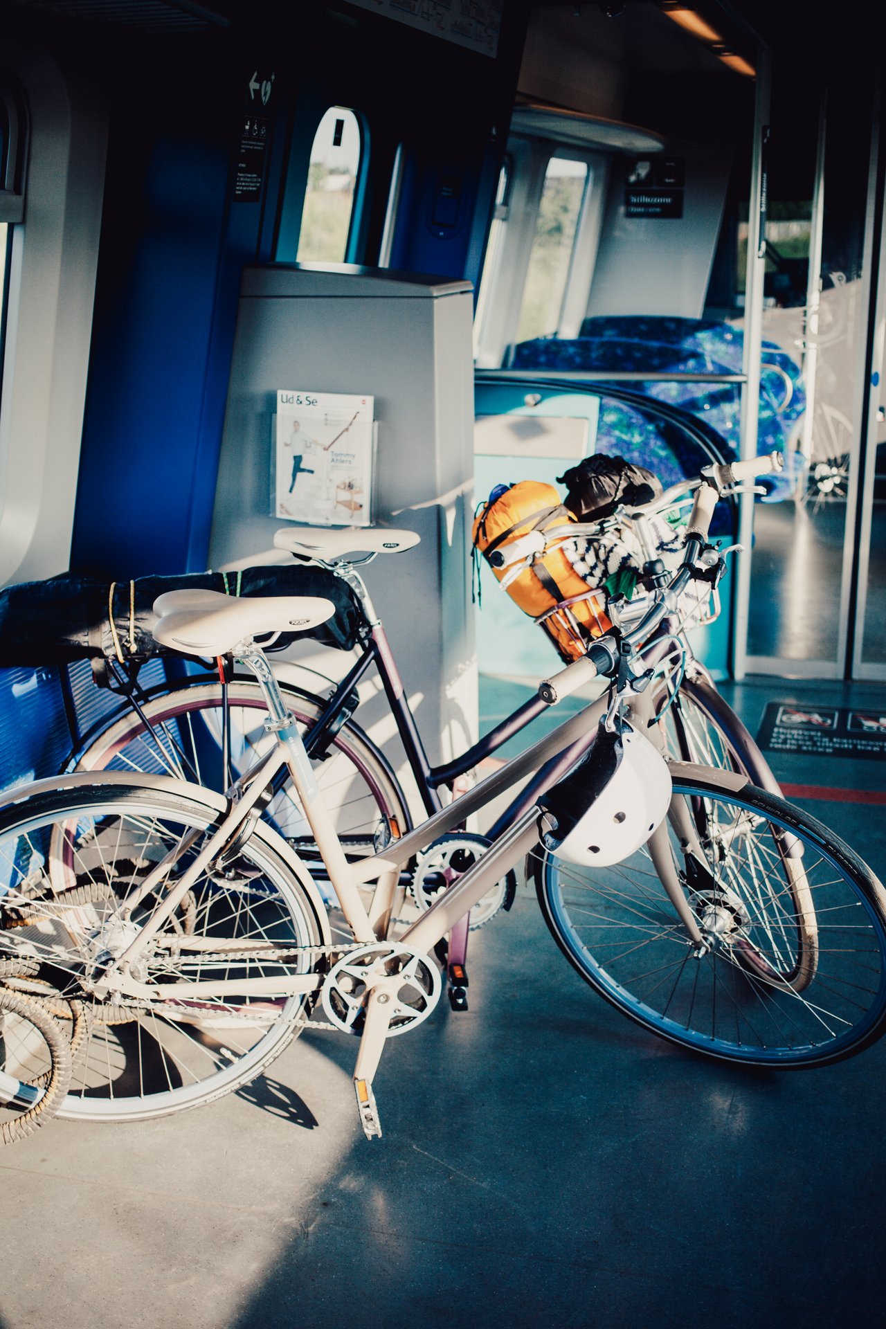 To cykler er med i toget