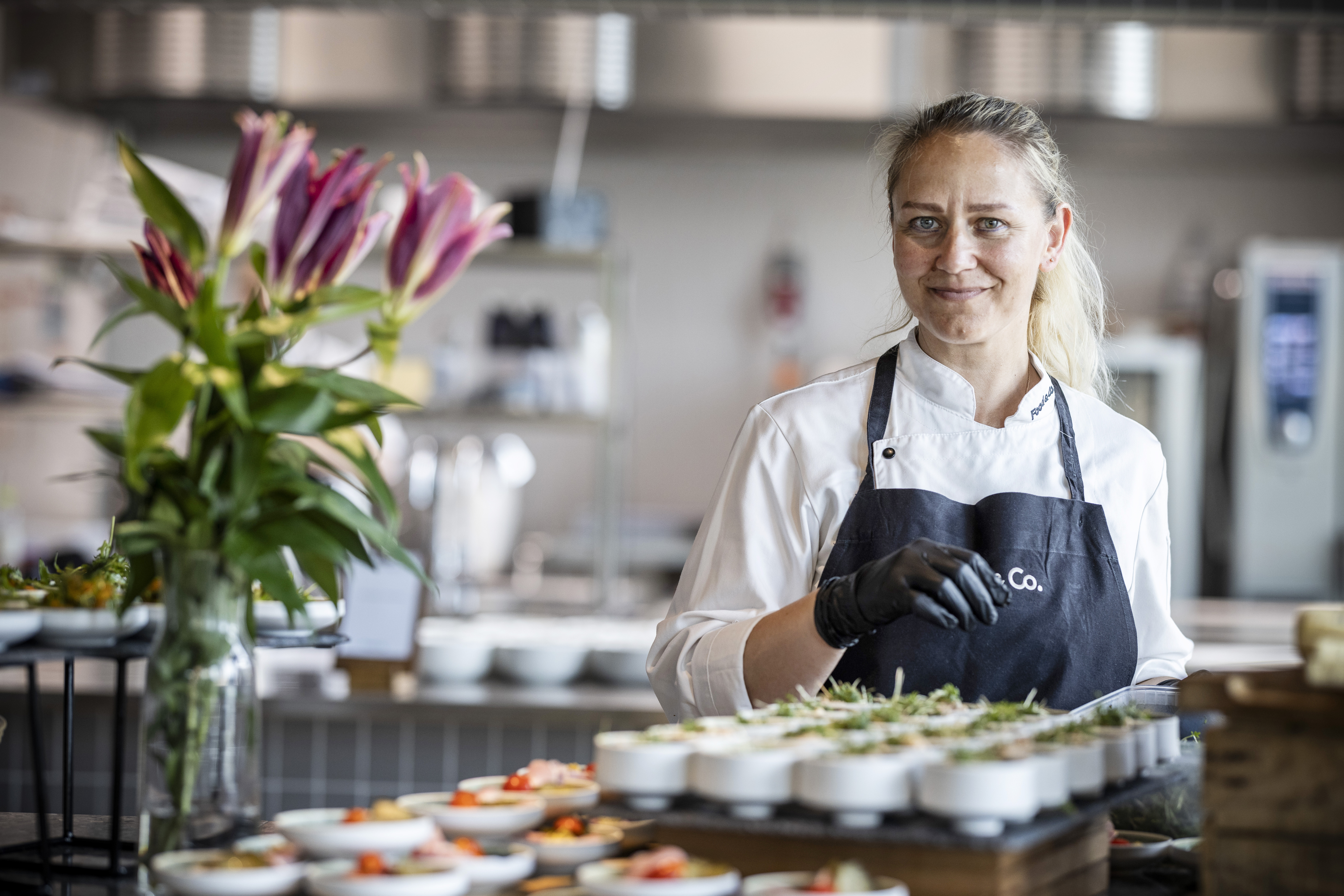 Medarbejder i kantine